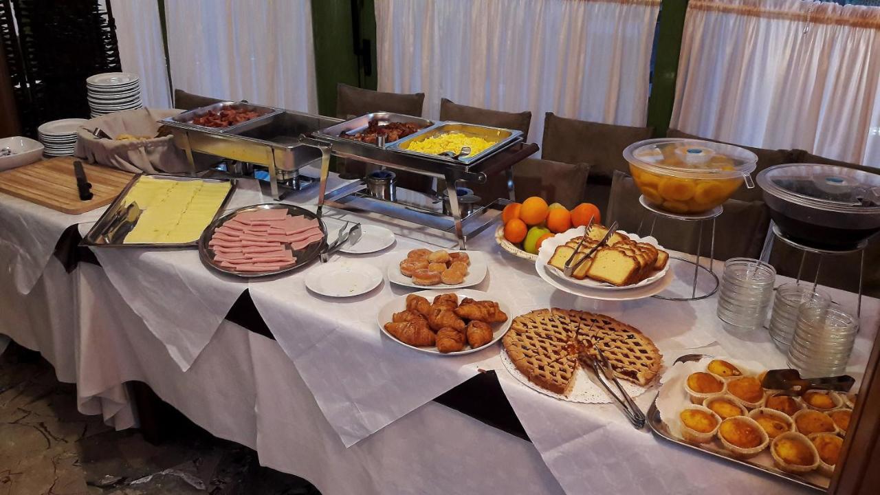 Hotel Ambrosiano Montecatini Terme Bagian luar foto